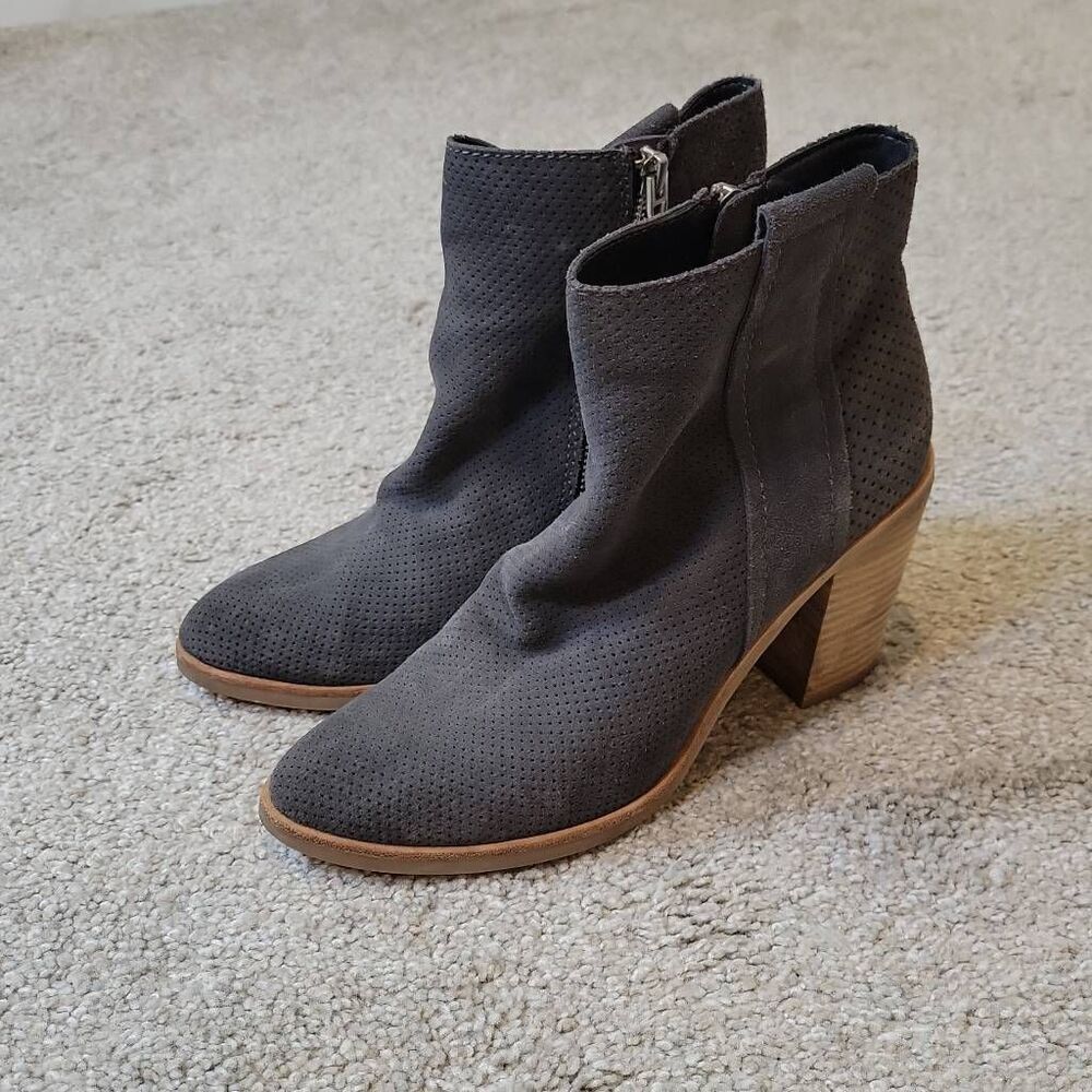 Dolce Vita Saul Grey Perforated Suede Ankle Boot Heel Size 8.5